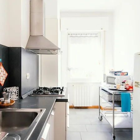 Window Flat - The House Of Travelers Apartmán *