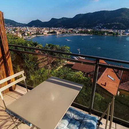 Window Flat - The House Of Travelers *