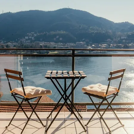 Window Flat - The House Of Travelers Daire Como