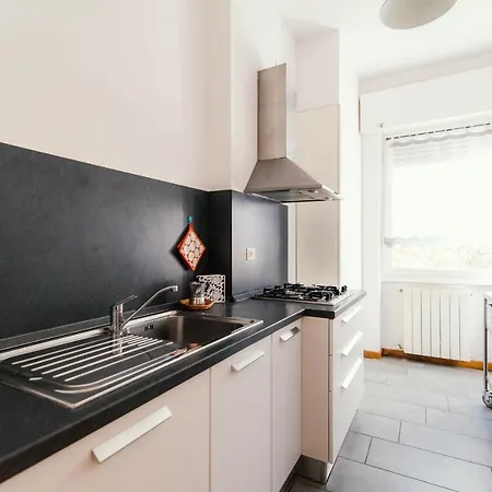 Window Flat - The House Of Travelers