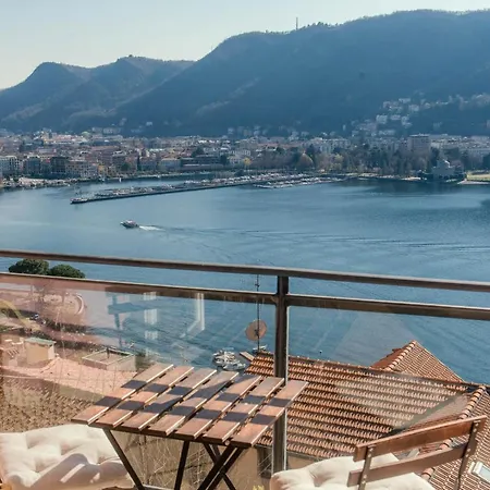 Window Flat - The House Of Travelers Daire Como