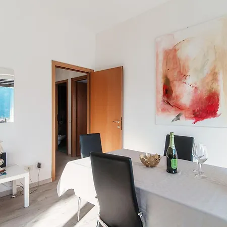 Daire Window Flat - The House Of Travelers