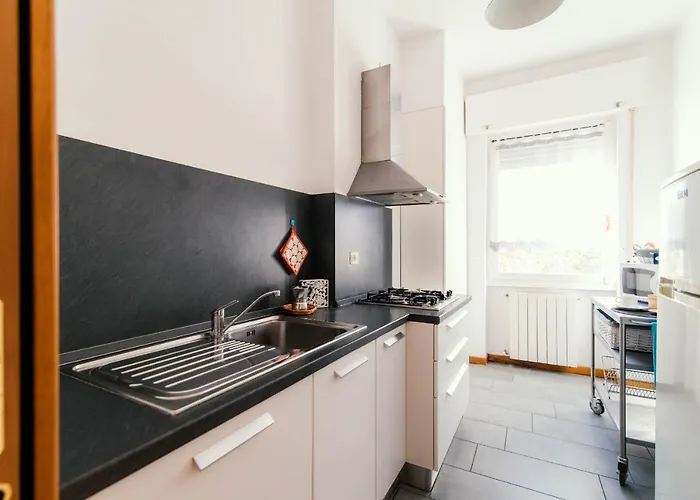 Window Flat - The House Of Travelers