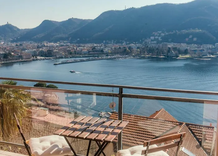 Window Flat - The House Of Travelers Apartman Como