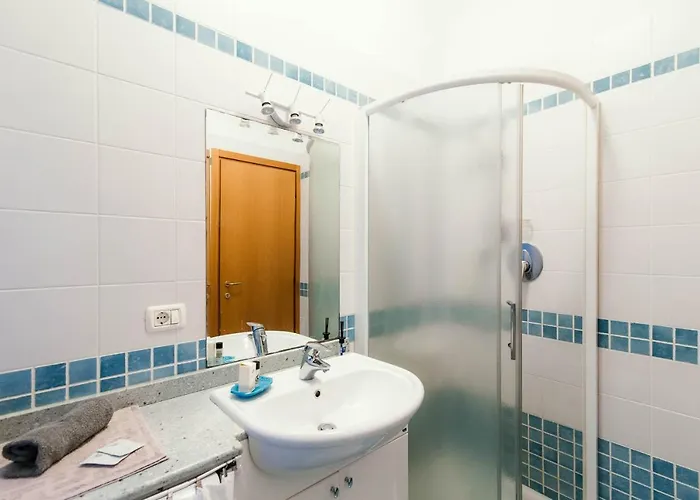 Window Flat - The House Of Travelers