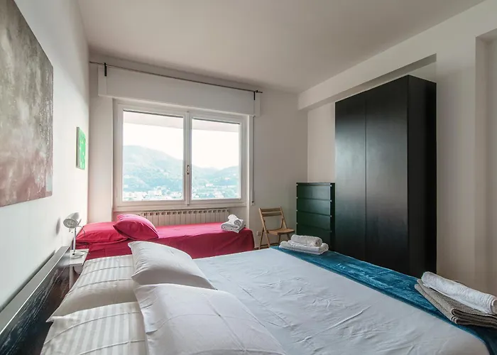 Window Flat - The House Of Travelers *