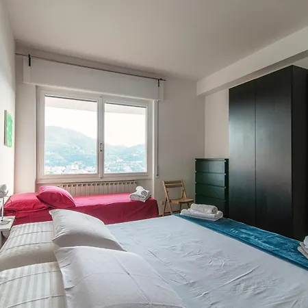 Window Flat - The House Of Travelers *